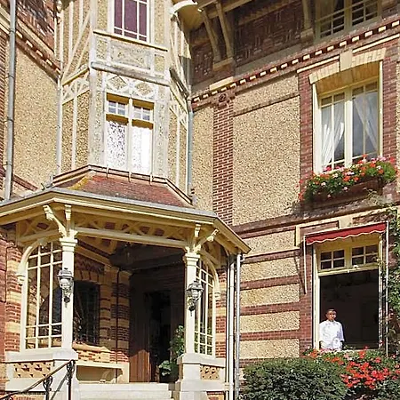 Chateau De La Rapee Restaurant 酒店 3*
